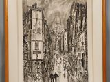 un dessin en noir et blanc représentant une scène de rue en ville