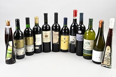 many bottles of wine that are lined up in a circle