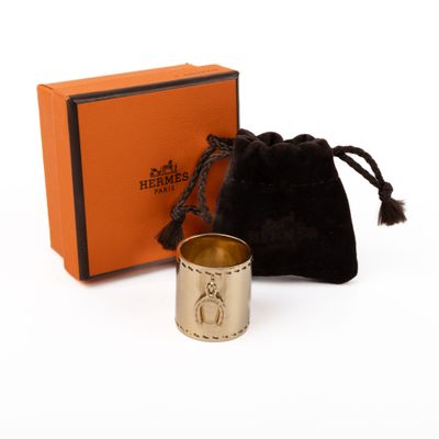 HERMES Paris Anneau de foulard en métal doré à finition char…