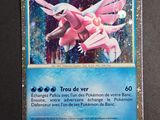 carte Pokémon sur laquelle figure un personnage Pokémon rose et blanc