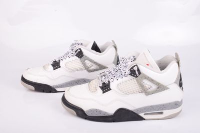 Nike Air Jordan 4 Retro blanc / noir - gris ciment