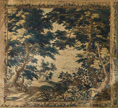 une image d'une tapisserie accrochée au mur d'une pièce