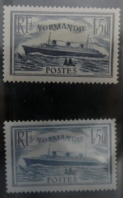 deux timbres représentant un bateau et un bateau sur l'eau