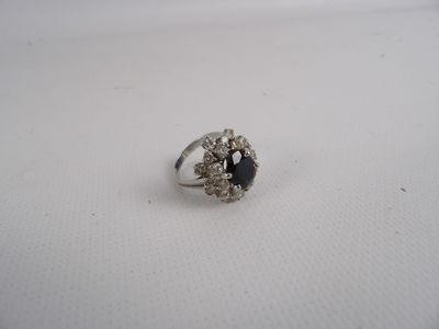 bague en argent massif avec une pierre noire et une topaze blanche