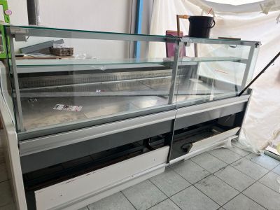 Vitrine réfrigérée 2.45m (groupe absent et manque une partie…