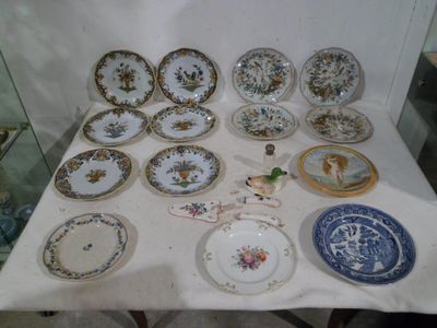 a lot of plates that are on a table
