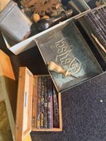 Lot d'imprimerie, tampons, lettres, rouleaux, outillages, ap… (photo 5)