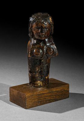 paire de figurines en bois sculpté représentant une femme et un enfant