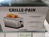 une boîte de grille-pain exposée dans un magasin