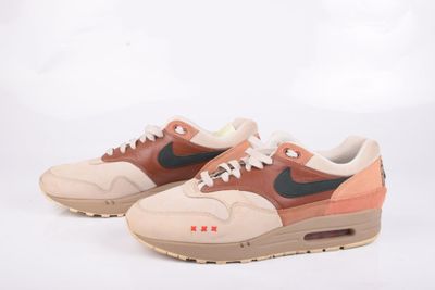 La Nike Air Max se décline dans un coloris marron clair et noir