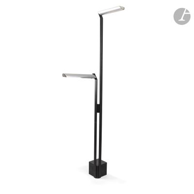 an image of a black pole with a light on top of it