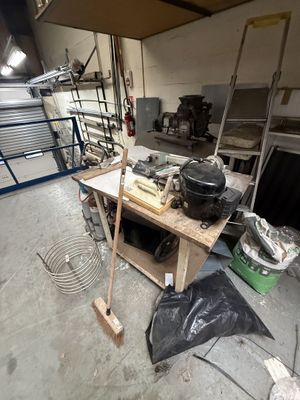 Escabeau Desserte à roulettes Balai en bois Support sur roul…