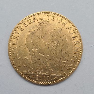 une image représentant une pièce d'or sur laquelle figure un homme à cheval