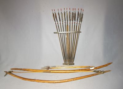 several arrows are arranged on top of each other on a white background