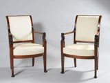 paire de fauteuils en acajou du XIXe siècle, avec des assises rembourrées d'ivoire