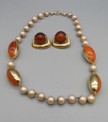 Collier vintage en perles fantaisie et 4 plus importantes im…