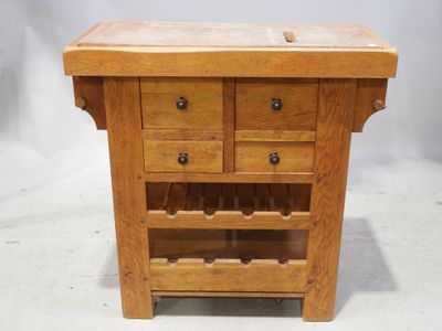 une photo d'un casier à vin en bois avec un autre casier à vin en dessous