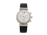 gros plan d'une montre sur fond blanc