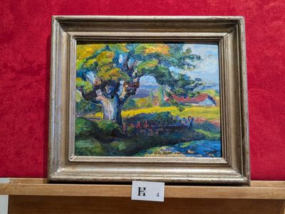 une peinture à l'huile représentant un arbre, posée sur une étagère devant un mur rouge