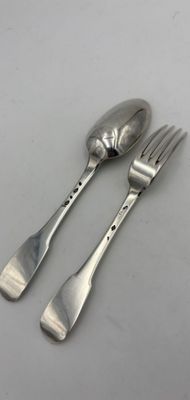 Couvert de table en argent, modèle uniplat.