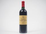 bouteille de vin rouge avec bouchon rouge sur fond blanc