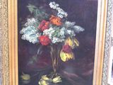 une peinture de fleurs dans un vase sur une table