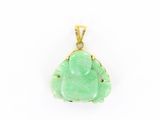 une photo d'un pendentif en jade vert muni d'une bélière en or