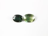 une paire de tourmalines vertes sur fond blanc