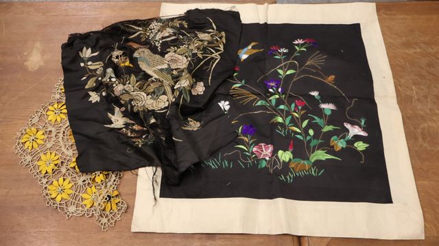 Broderies sur soie noire (accidents)