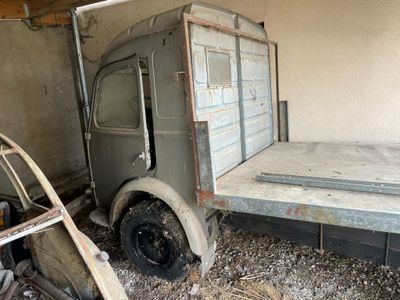 RENAULT Goelette R2065 Plateau de 1953 non roulante, avec ca…