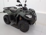 une photo d'un quad dans un garage