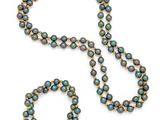 un collier, un bracelet et un ensemble composé d'un collier et d'un bracelet avec des perles noires