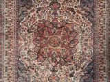tapis persan antique à motif de médaillon sur fond beige
