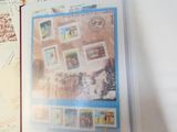 la photo d'un livre avec des timbres