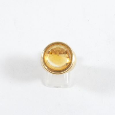 une image représentant une bague en or sertie d'une citrine facettée