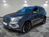 Une Ford Escape grise est garée sur un sol à damier