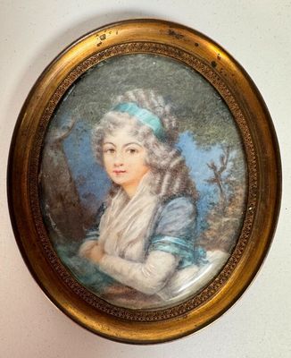 portrait d'une dame en robe bleue dans un cadre doré