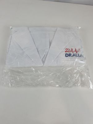 une serviette blanche ornée d'un logo rouge, blanc et bleu