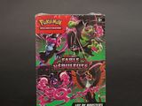 gros plan d'une boîte de cartes pokemon sur une table