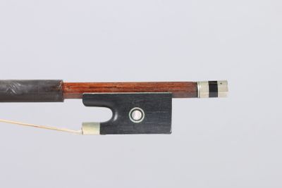 Archet de violon de LABERTE, en bois de pernambouc, monté ma…