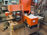 l'image d'une machine installée dans une pièce