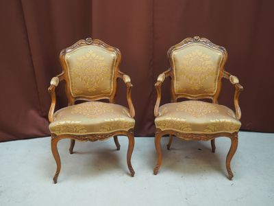 paire de chaises anciennes avec un revêtement doré, revêtement doré, revêtement doré, revêtement doré, revêtement doré, revêtement doré, revêtement doré, revêtement doré, revêtement doré, revêtement doré, revêtement doré, revêtement doré, revêtement doré, revêtement doré, revêtement doré, revêtement doré, revêtement doré, revêtement doré, revêtement doré, revêtement doré, revêtement doré, revêtement doré, revêtement doré, revêtement doré, revêtement doré, revêtement doré, revêtement doré, revêtement