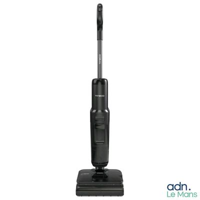 gros plan d'un aspirateur sur fond blanc
