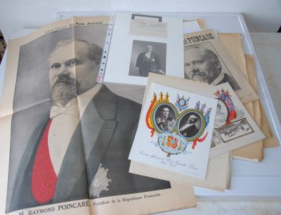 a lot of old postcards that are on a table