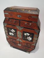Petit cabinet à poser en placage de bois exotique et morceau… (photo 3)