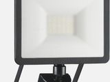 une image représentant un projecteur noir sur fond blanc