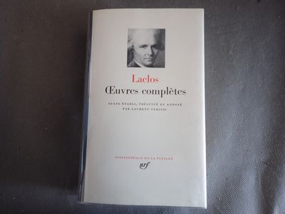 la photo d'un livre sur lequel figure la photo d'un homme