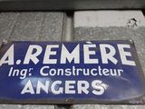 a sign on the floor of a building that says a reemere inc constructeur angers