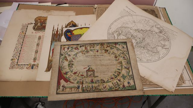 Nouveau jeu de l’oie ; cartes diverses ; planisphères ; affiches