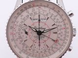un gros plan d'une montre-bracelet au cadran rose